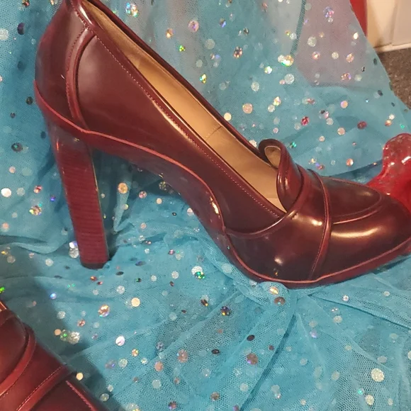 Salvatore Ferragamo Heels Shade of Red - Picture 6 of 15